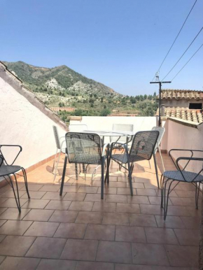 Casa Lola en Beceite rodeados de montañas y ríos